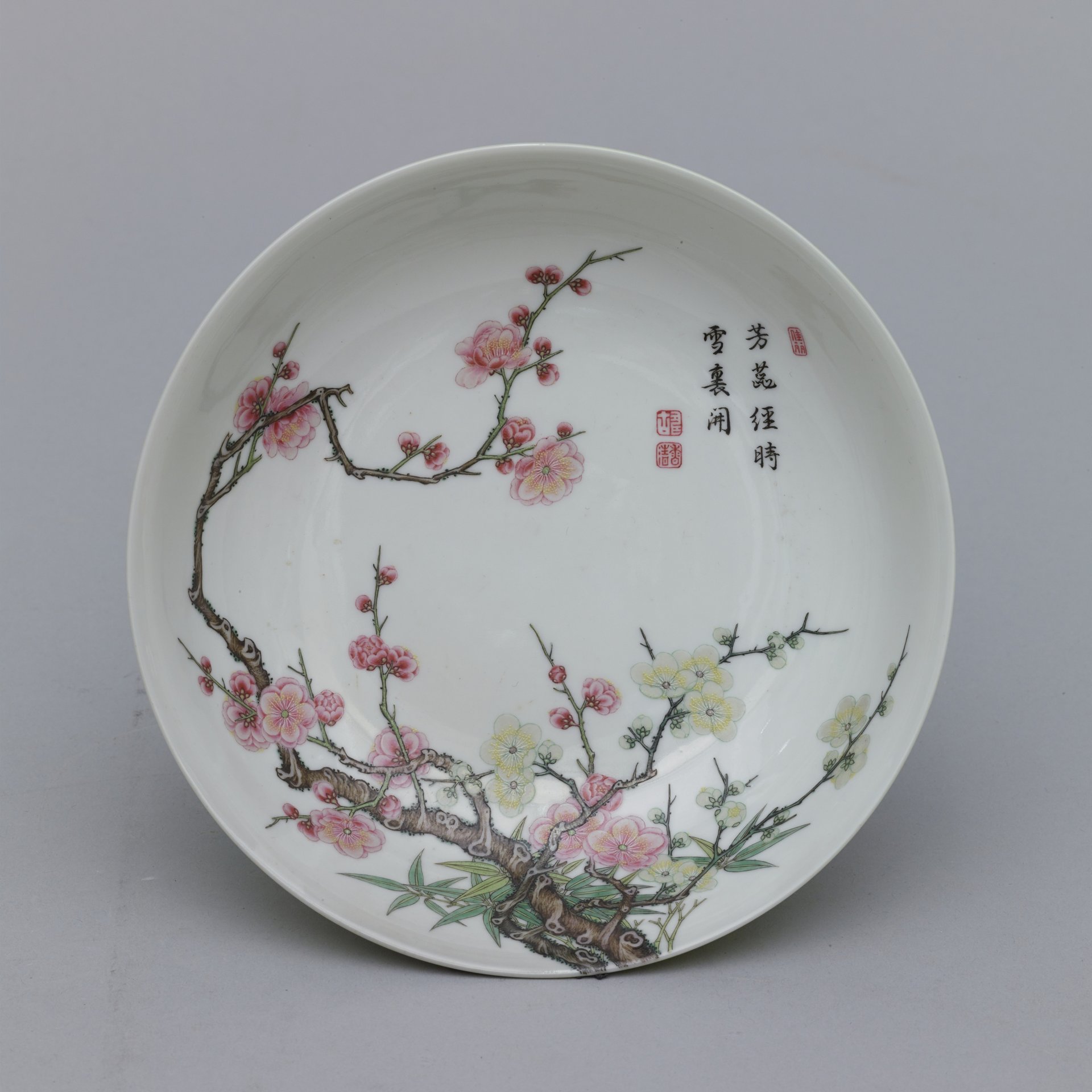 琺瑯彩梅樹文皿