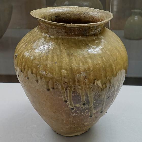 常滑灰釉壺