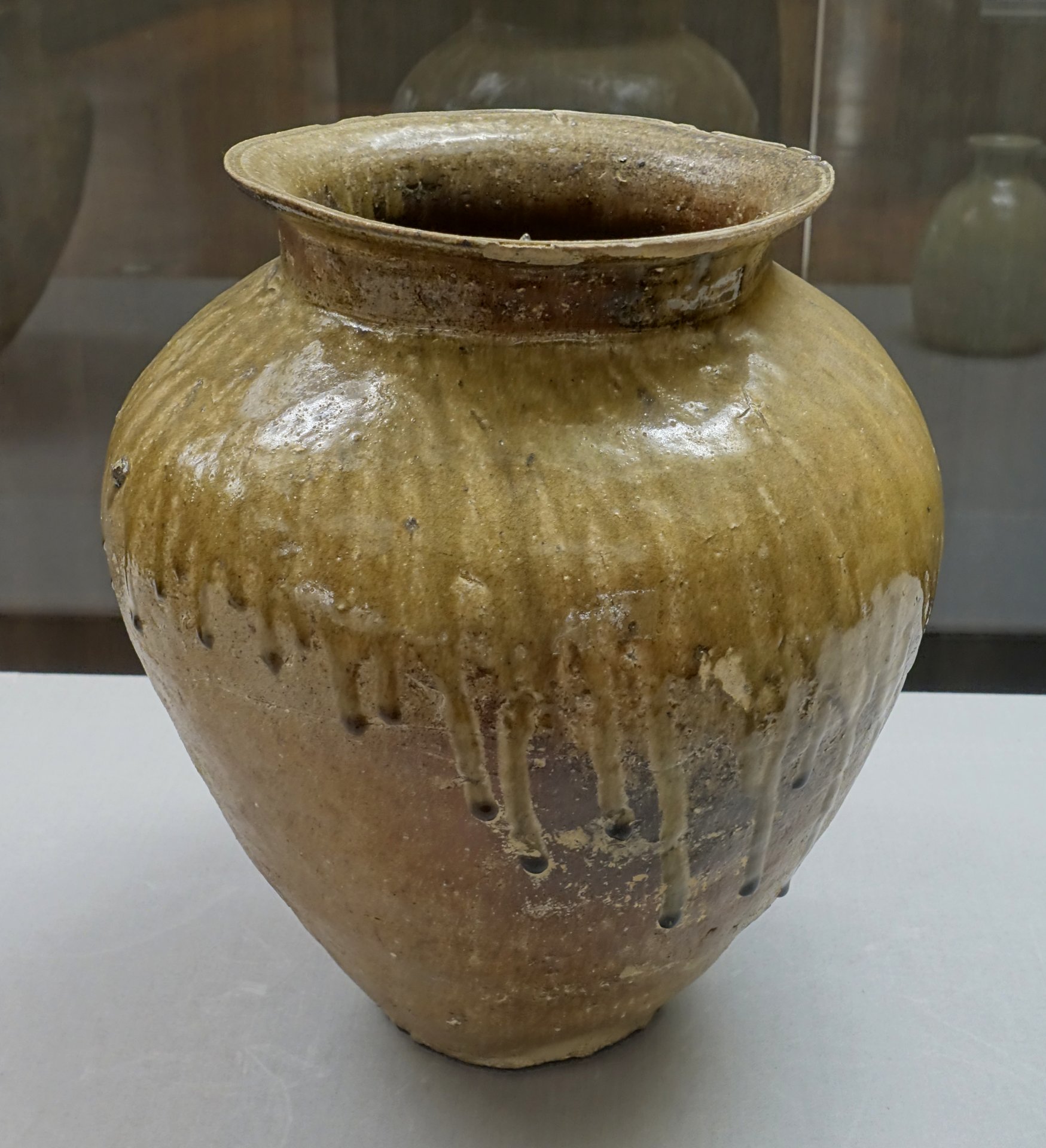常滑灰釉壺